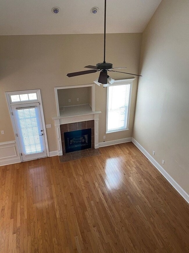 Building Photo - 933 Woody Hill Cir