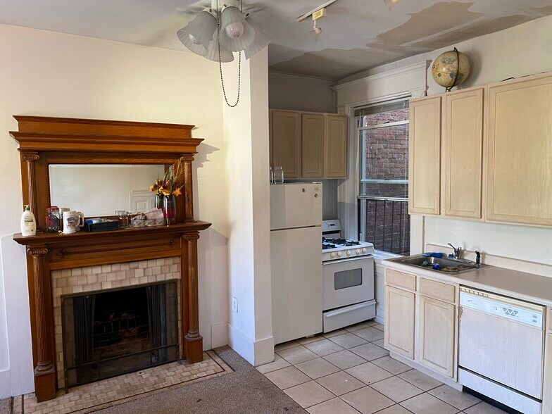 Kitchen - 1211 Buena Vista St