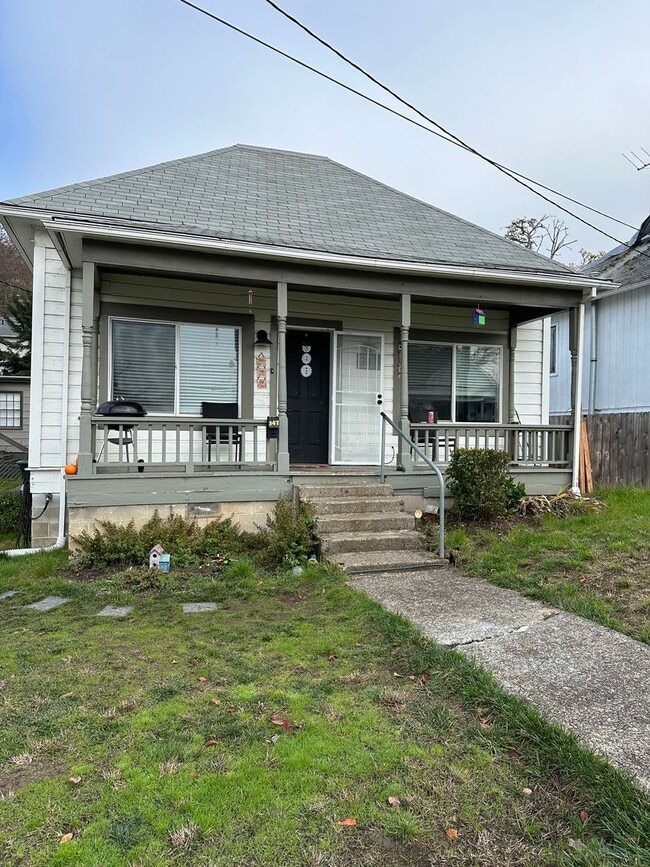 Primary Photo - 3 bedroom 1 bath house
