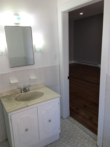 Building Photo - 25 W Boscawen St