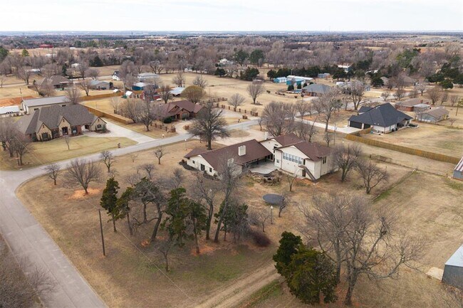 Building Photo - 1839 E Pleasantview Ln