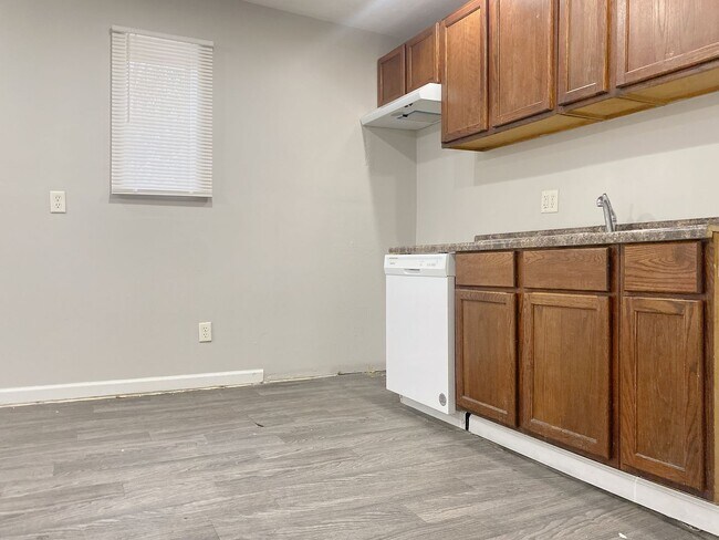 Building Photo - 4420 N 48th St