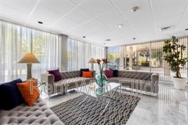 Building Photo - 1625 SE 10th Ave