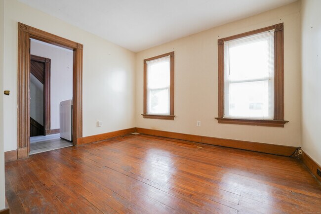 Building Photo - 134 Gorham Ave