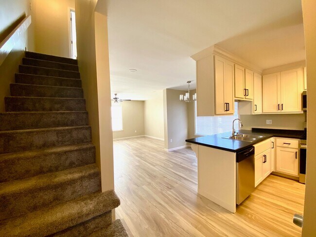 Building Photo - 701-703 Tracewood