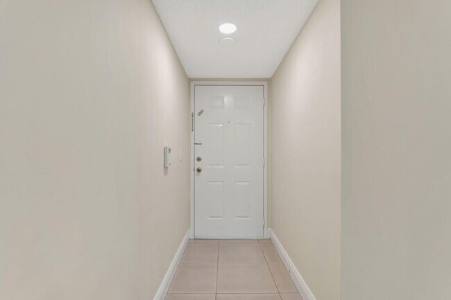 Building Photo - 5055 Wiles Rd