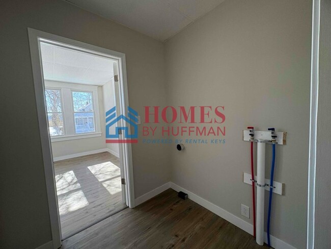 Building Photo - Four Bedroom House | Move In Ready