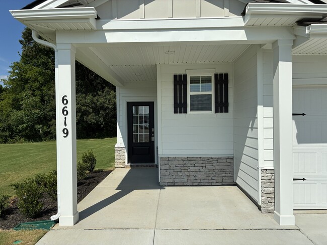 Building Photo - 6619 Japonica Ln