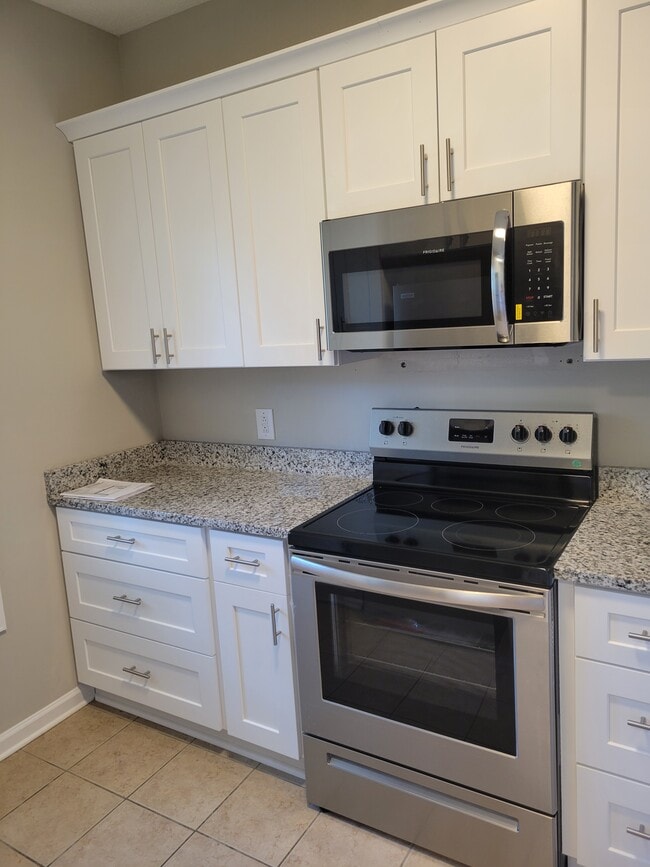 Building Photo - Abingdon Square Townhomes and Apartments