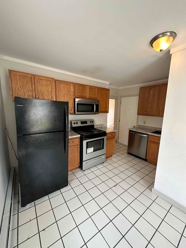 Building Photo - 38 Pine St