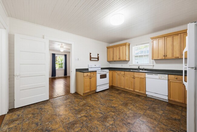 Building Photo - 910 Iredell St