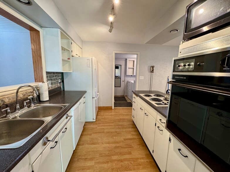 Building Photo - 1535 Monterey Ct