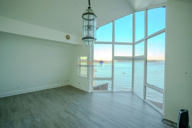 Building Photo - 107 Bridgeway