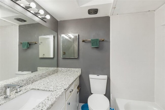 Building Photo - 2824 Briarhurst Dr