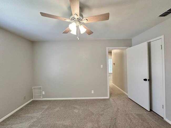 Building Photo - Available Now! 3 Bedroom 2.5 Bath Duplex i...