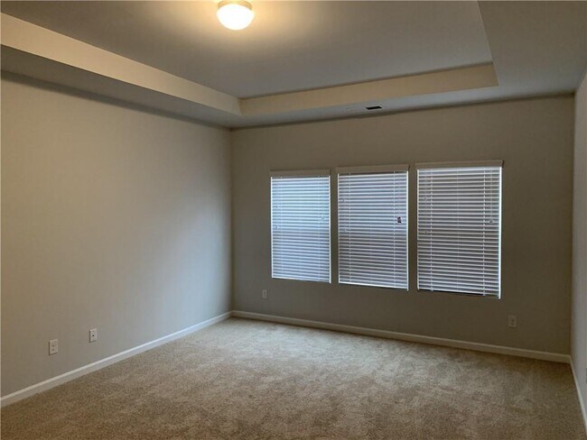 Building Photo - 430 Broadmoor Dr