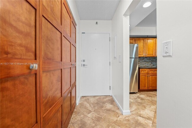 Building Photo - 20225 NE 34th Ct