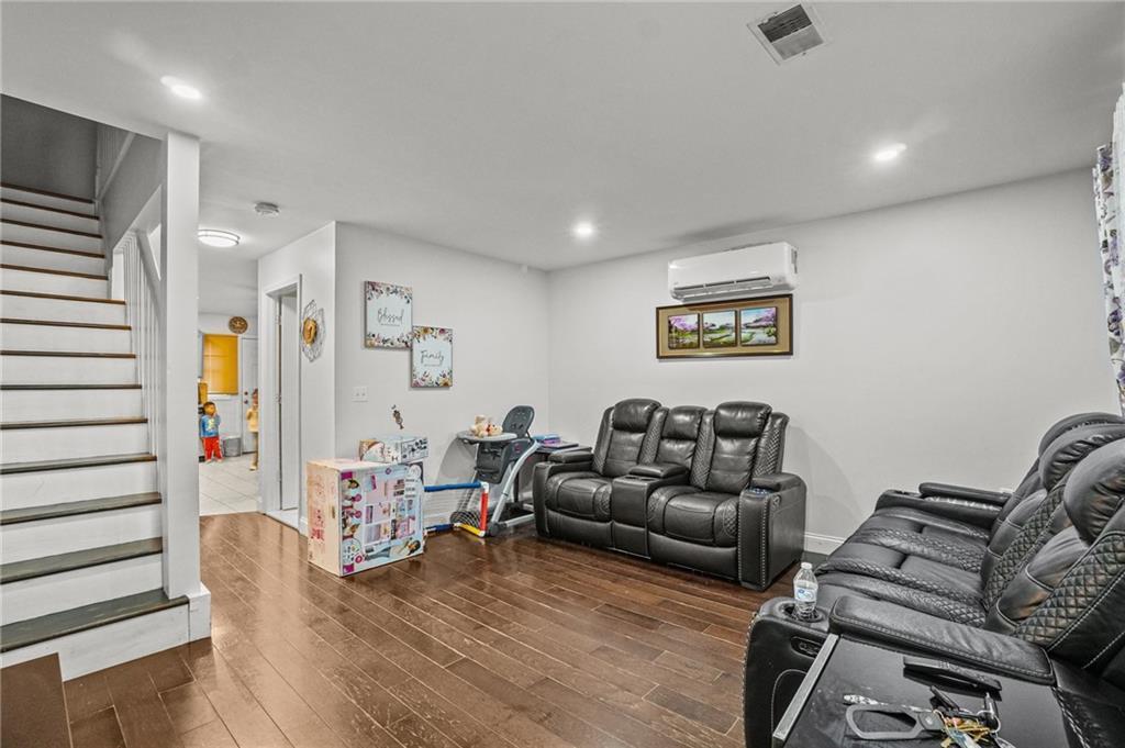 Building Photo - 46 Ridgeway Ave