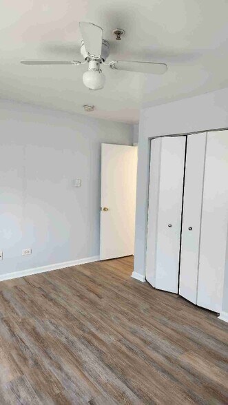 Building Photo - 4117-4123 Lindenwood Dr