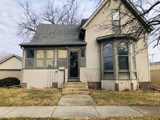 Front of house - 615 W 2nd St