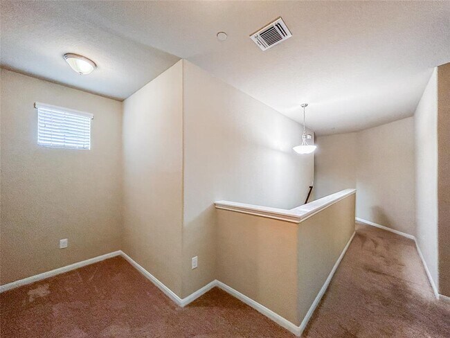 Building Photo - 2880 Donnell Dr