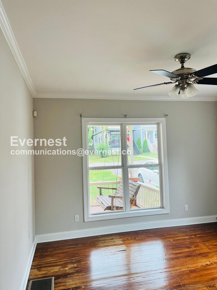 Building Photo - 2913 Davis Ave