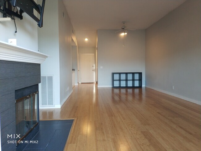 Building Photo - 30902 Club House Dr