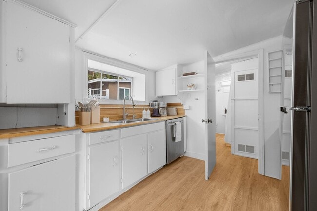 Building Photo - 344 Bonair St