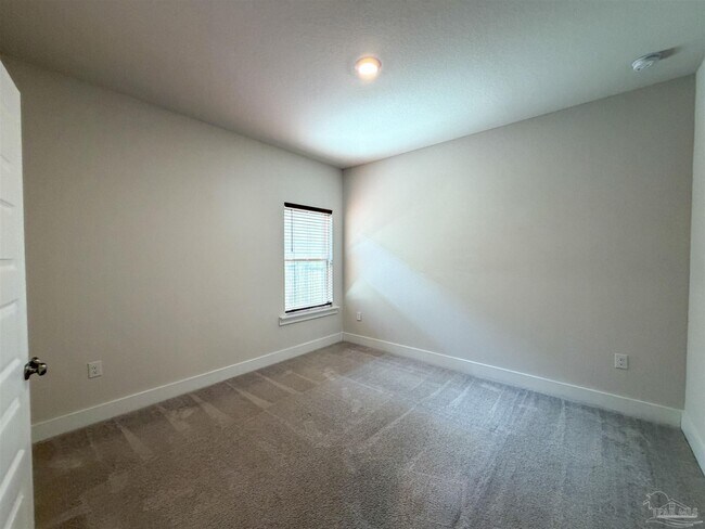 Building Photo - 220 Camellia Dr