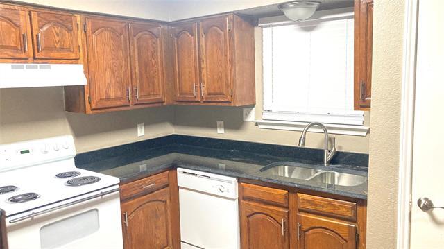 Building Photo - 10613 Flamewood Dr