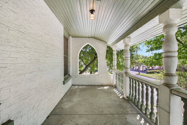 Building Photo - 6025 Lewis St