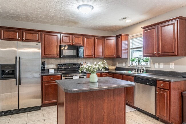 Building Photo - 191 Trenton Pl