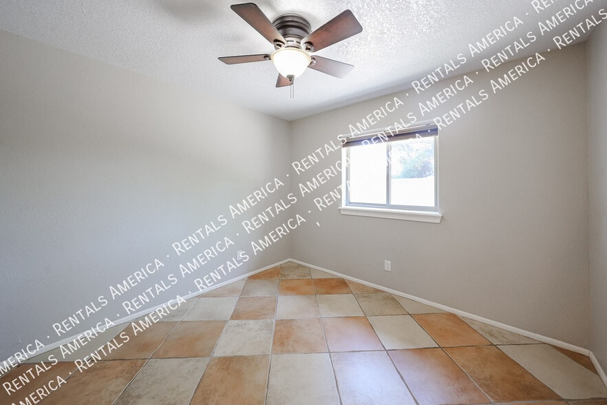 Building Photo - 15811 E Richwood Ave