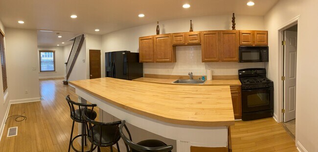 Building Photo - 320 Lyceum Ave
