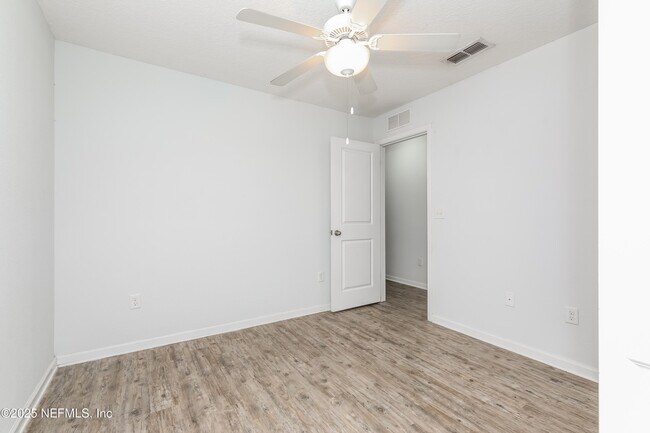 Building Photo - 530 Eiseman Wy