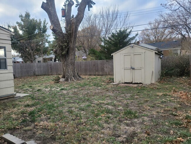 Building Photo - 2109 S Parkwood Ln