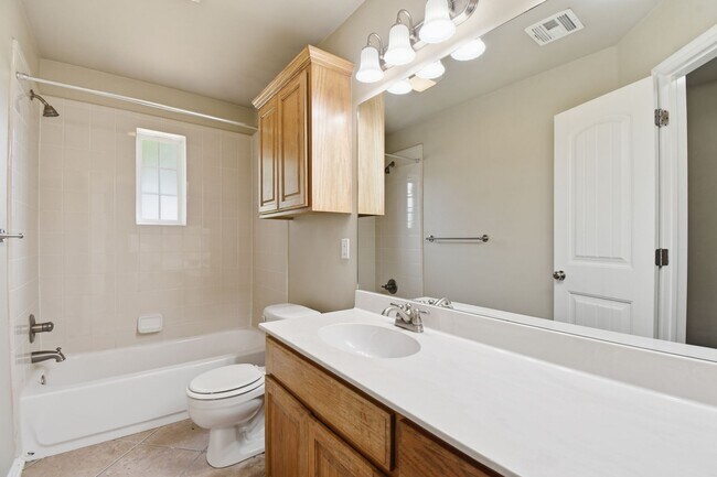 Building Photo - 3 Bed | 2 Bath | Jenks | Available Now