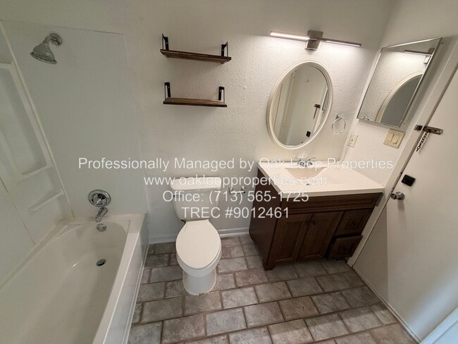 Building Photo - 10855 Meadowglen Ln