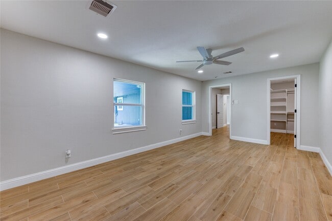 Building Photo - 3538 Truxton Dr