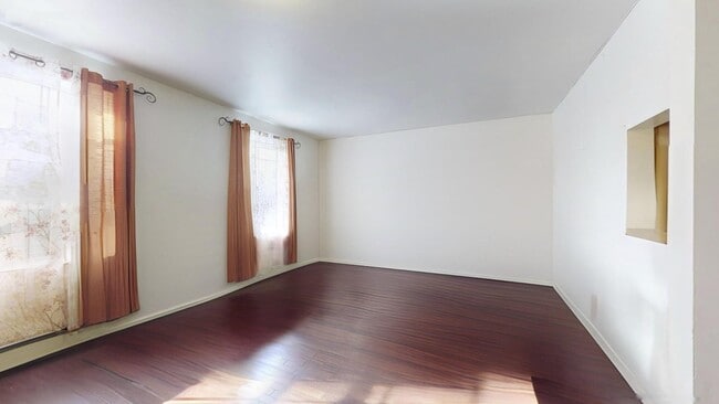 Building Photo - 1280 Hoe Ave