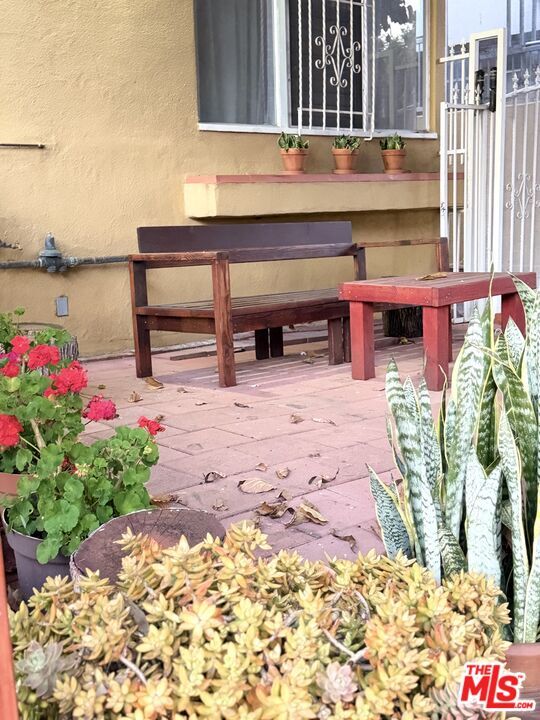 Building Photo - 6013 Carlton Way