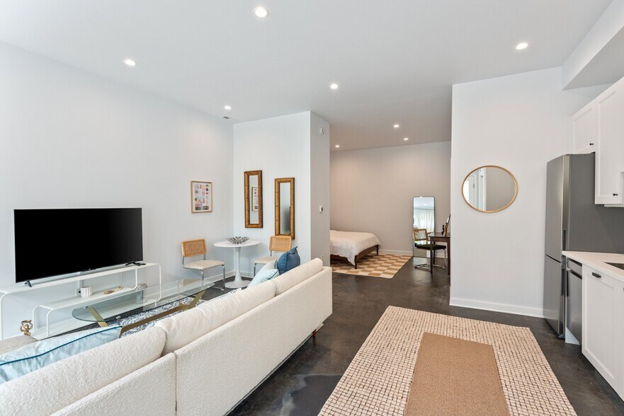 Building Photo - 4451 SE Division St