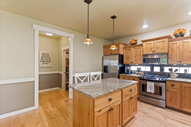 Building Photo - 3-Bedroom Craftsman-Style Home