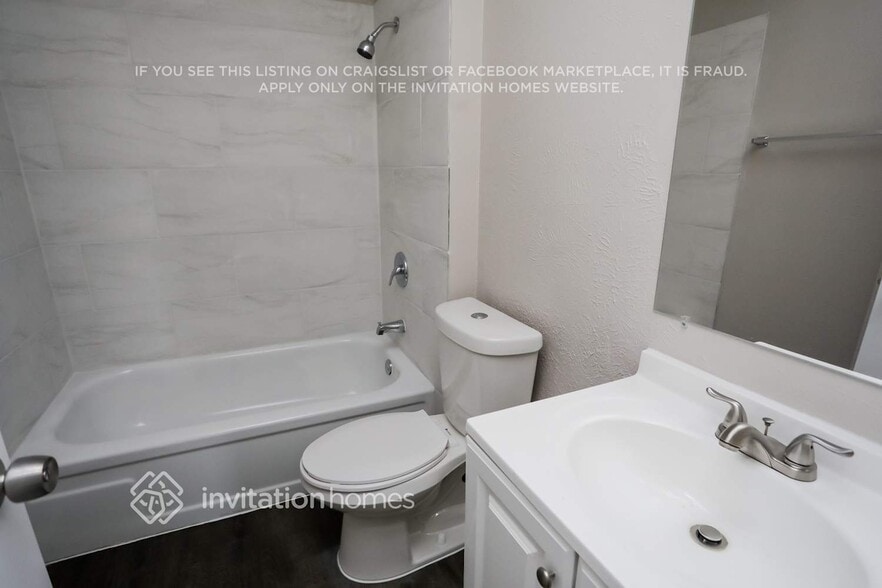 Building Photo - 215 Adams St