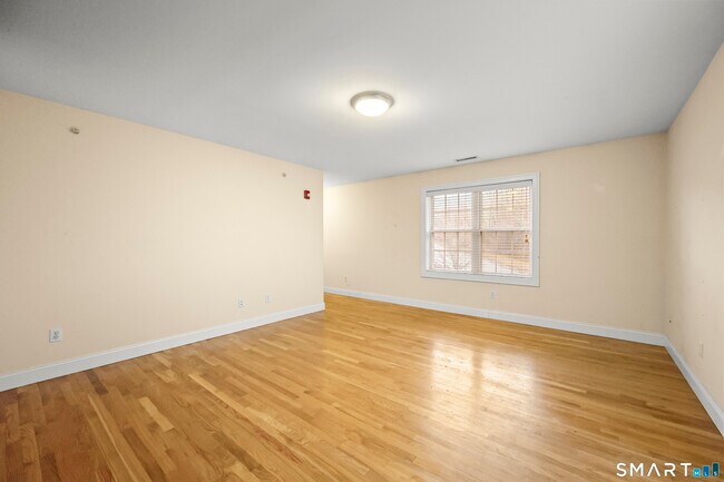 Building Photo - 24 Hartford Rd