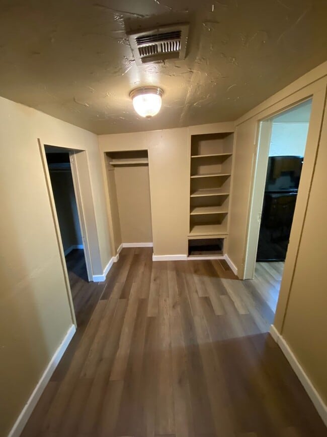 Building Photo - (1-2) Bed in Blanchard w/ Storm Shelter! A...