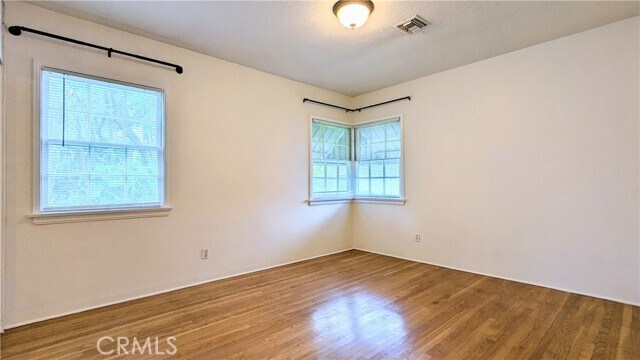 Building Photo - 537 N Yale Ave
