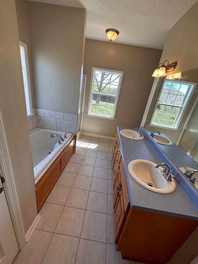 Building Photo - Fountain Crest Subdivision!
