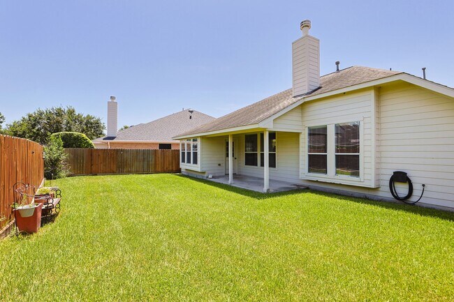 Building Photo - 11110 Fall Point Dr