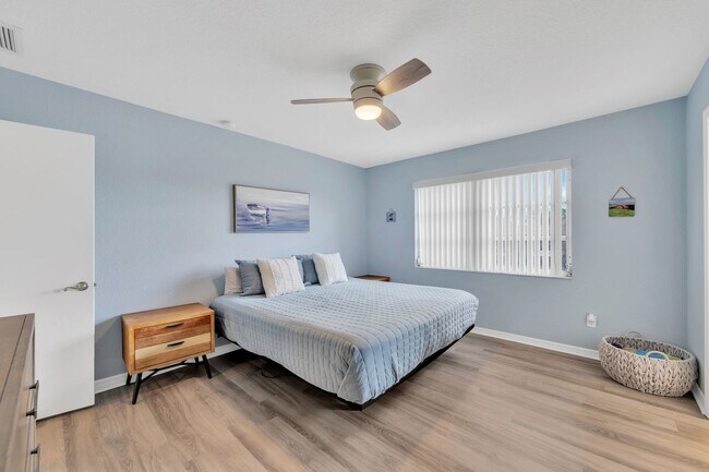 Building Photo - Annual furnished 2 bed/2 bath Villa in Sarasota close to Siesta Key!